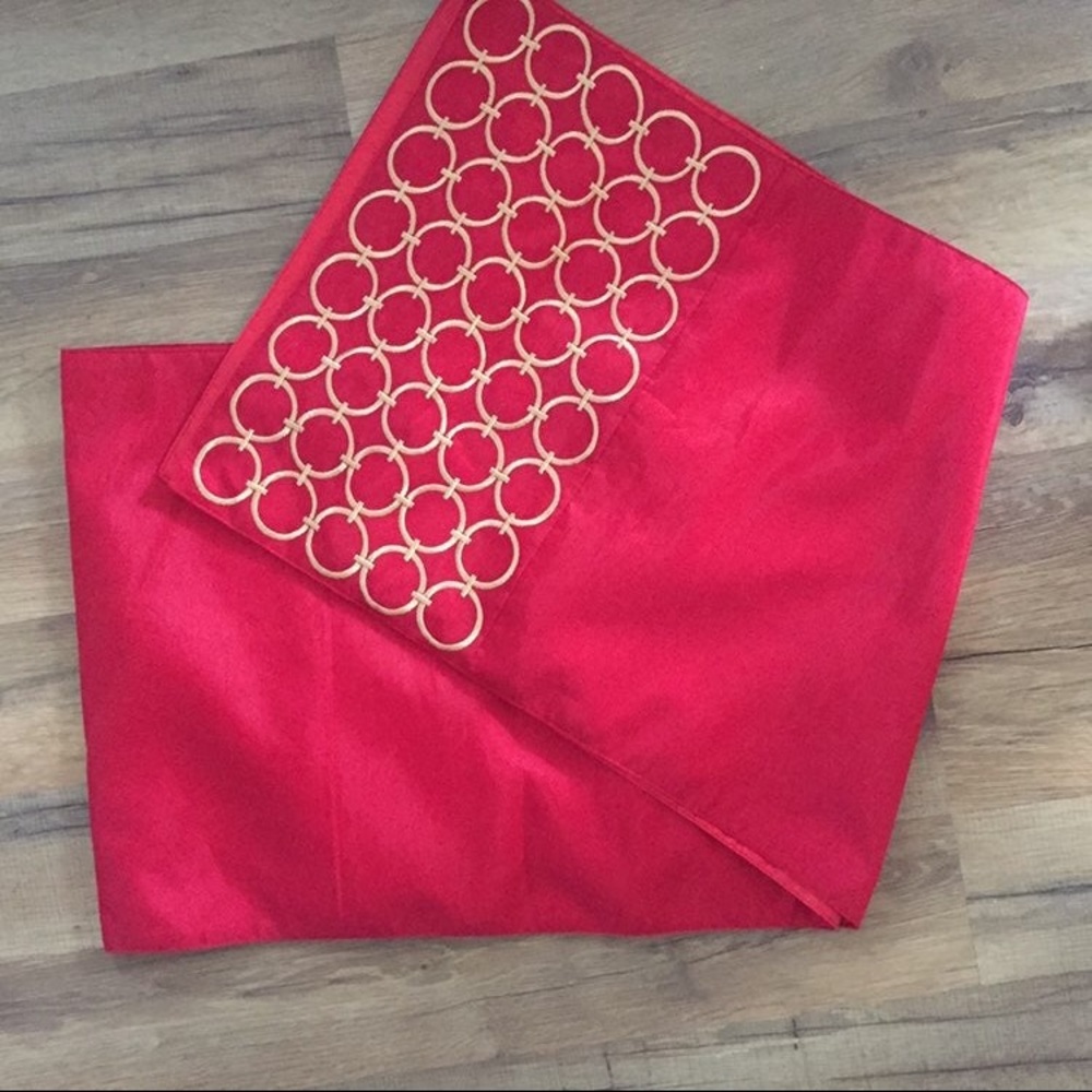 Holiday Table Runner beautiful red and gold